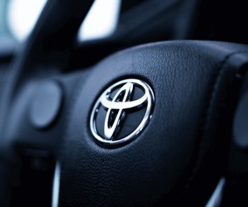 Alerta Toyota problema de seguridad y pide que autos sean revisados urgente