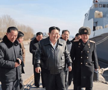 Kim Jong-un insta a reforzar la Marina para los preparativos de guerra