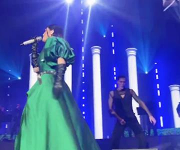 Yuridia regala momento emotivo a sus fans en el Auditorio Nacional