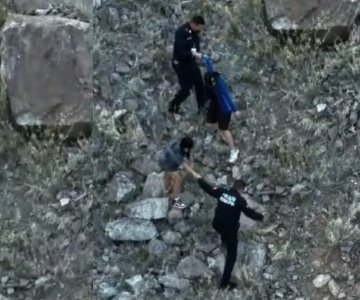 Rescata Policía de Hermosillo a menores extraviados en el Cerro Colorado