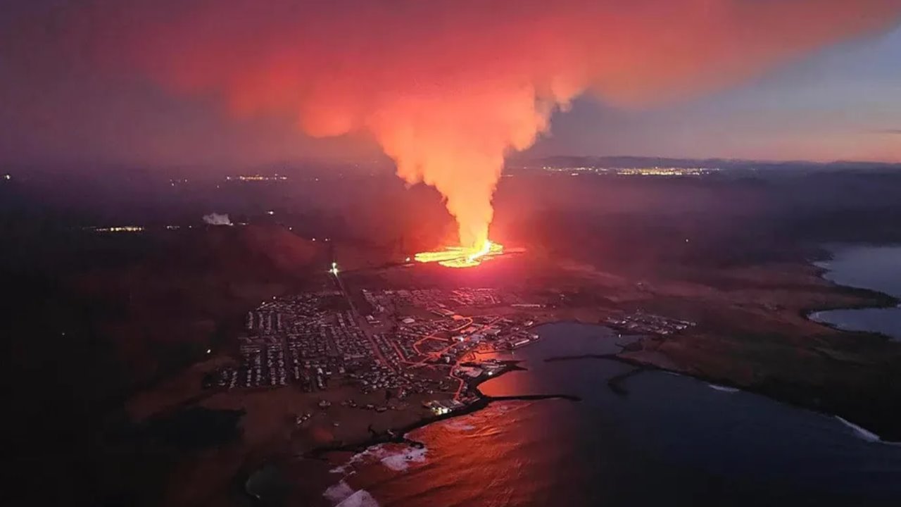Nueva erupción volcánica en Islandia amenaza la localidad de Grindavik