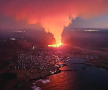 Nueva erupción volcánica en Islandia amenaza la localidad de Grindavik
