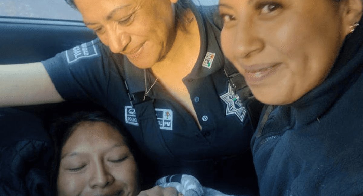 Policías del Estado de México atienden a mujer embarazada