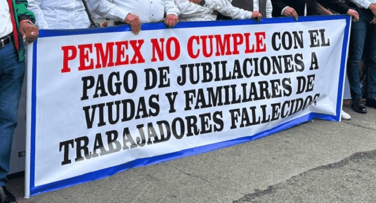 Viudas de trabajadores de Pemex piden a AMLO atender tema de pensiones