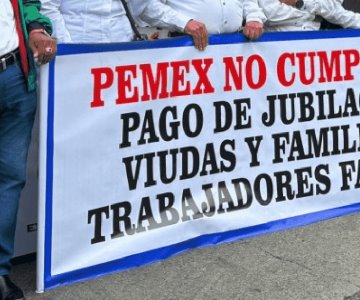 Viudas de trabajadores de Pemex piden a AMLO atender tema de pensiones