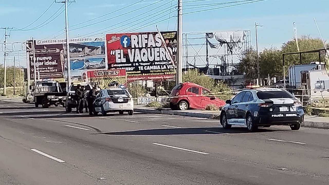 Muere conductora tras salir del camino en la carretera Hermosillo-Nogales