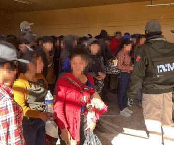 Rescatan a un centenar de migrantes en casa abandonada de Santa Ana