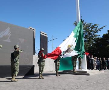 Autoridades de Gobierno conmemoran el Día de la Bandera