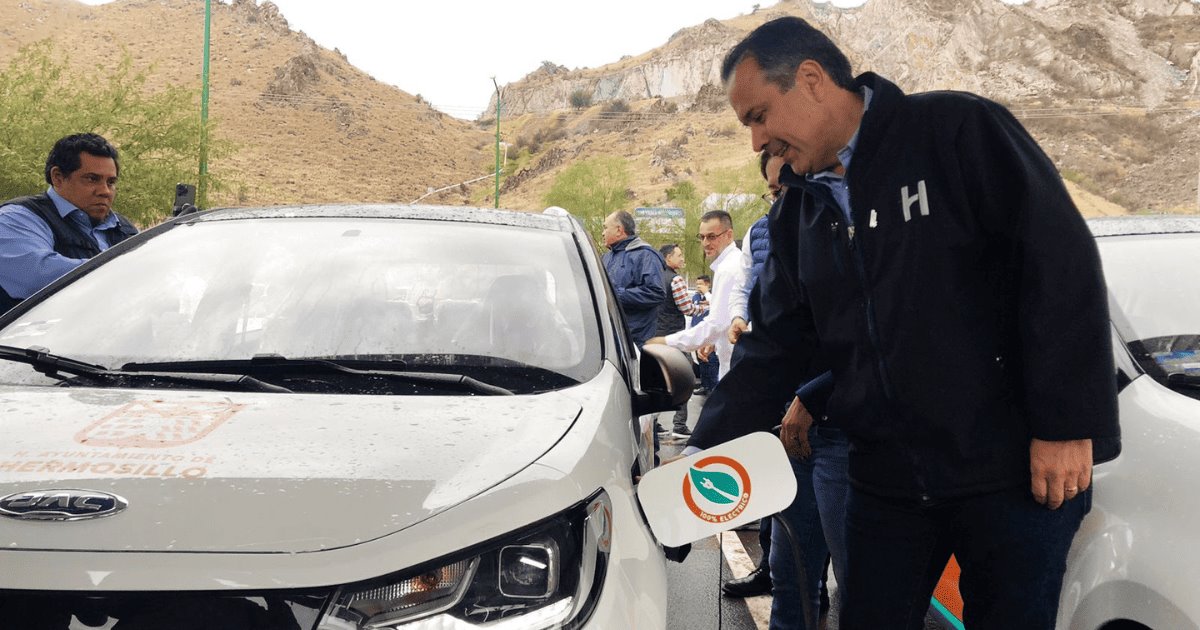 Ayuntamiento de Hermosillo recibe 29 autos eléctricos para 15 dependencias