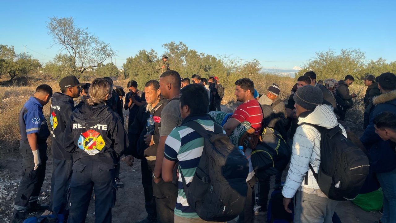 Llega caravana con 150 migrantes a Empalme; viajaban en el ferrocarril