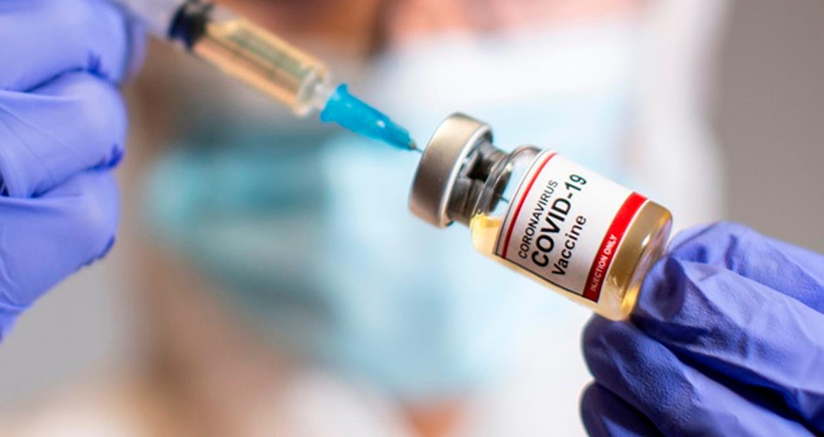 Hombre se vacuna más de 200 veces contra Covid-19; sigue saludable