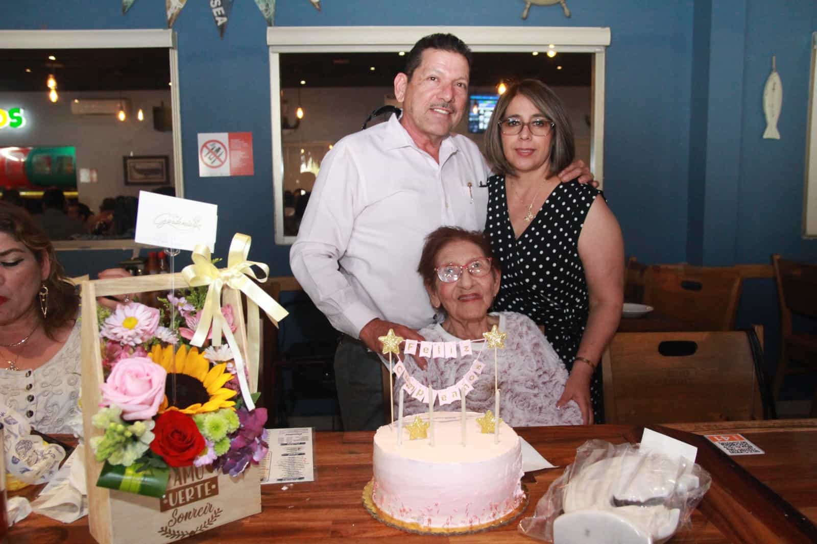 Un festejo para recordar: María León celebra 94 años