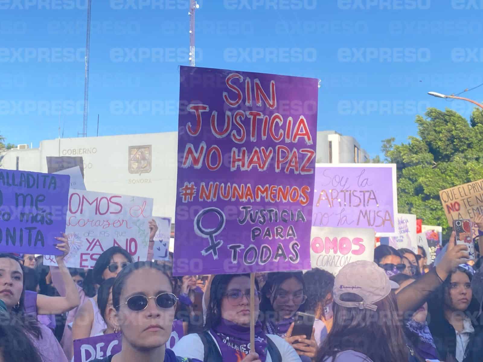 Mujeres en Sonora marchan por el 8M