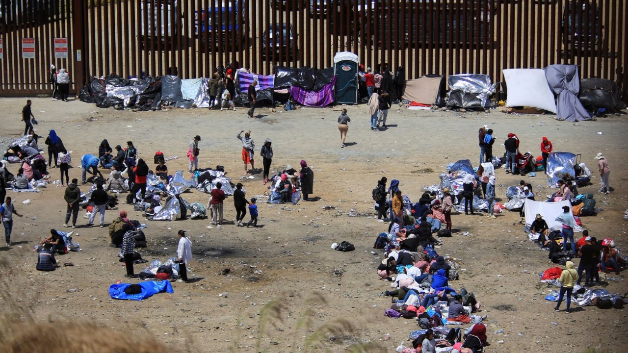Saturan migrantes frontera en Sonora-Arizona por asilo