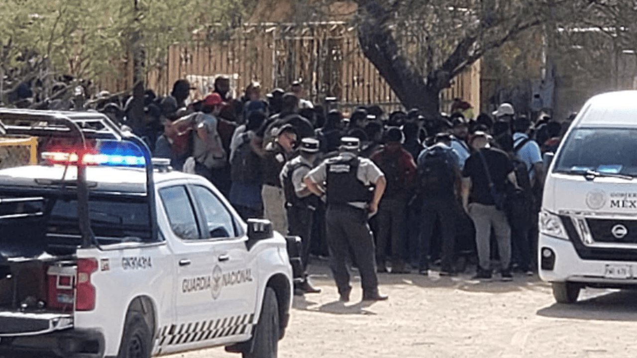 Rescatan a 209 migrantes en condiciones de hacinamiento en Caborca