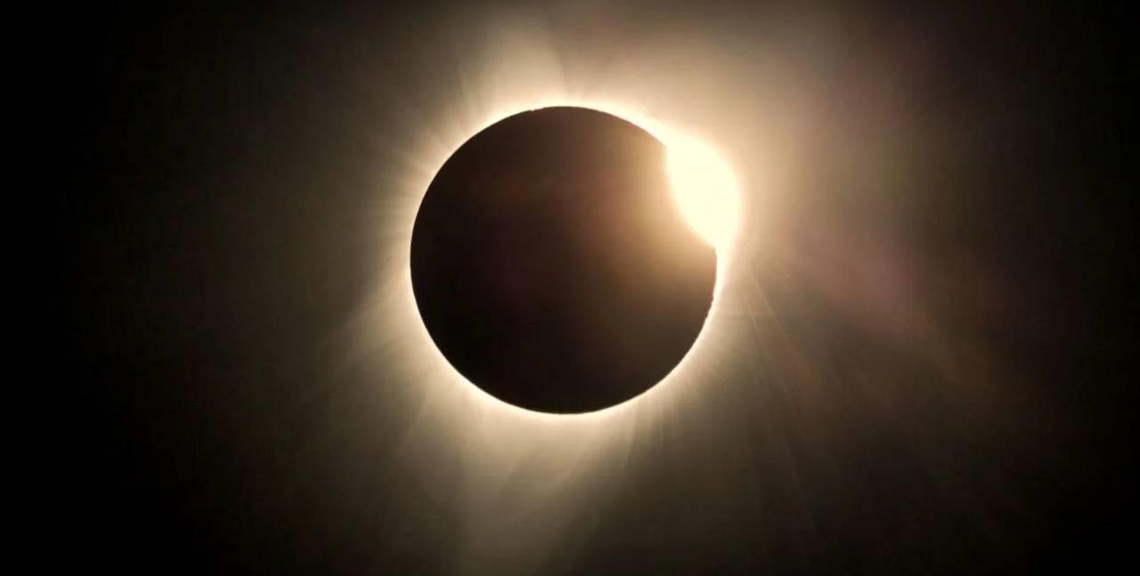 Aerolínea ofrece boletos gratis para ver el eclipse solar desde un avión