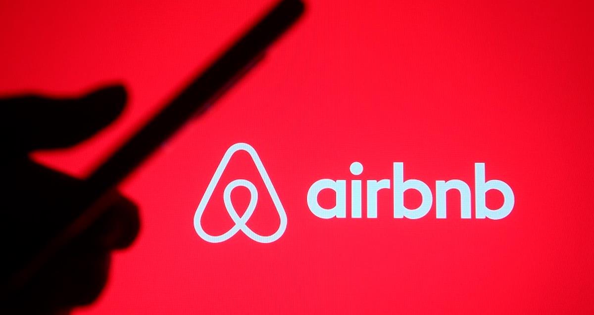 Aprueban dictamen para regular plataformas digitales como Airbnb