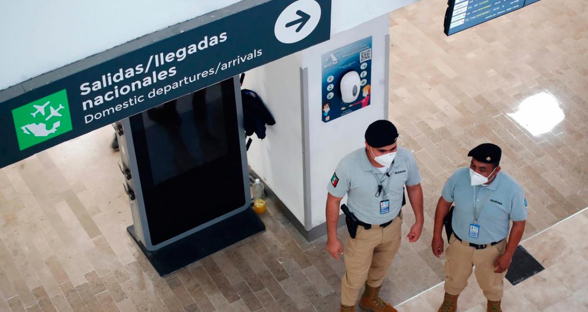 Semar asegura 7 paquetes de droga en el Aeropuerto Internacional de la CDMX