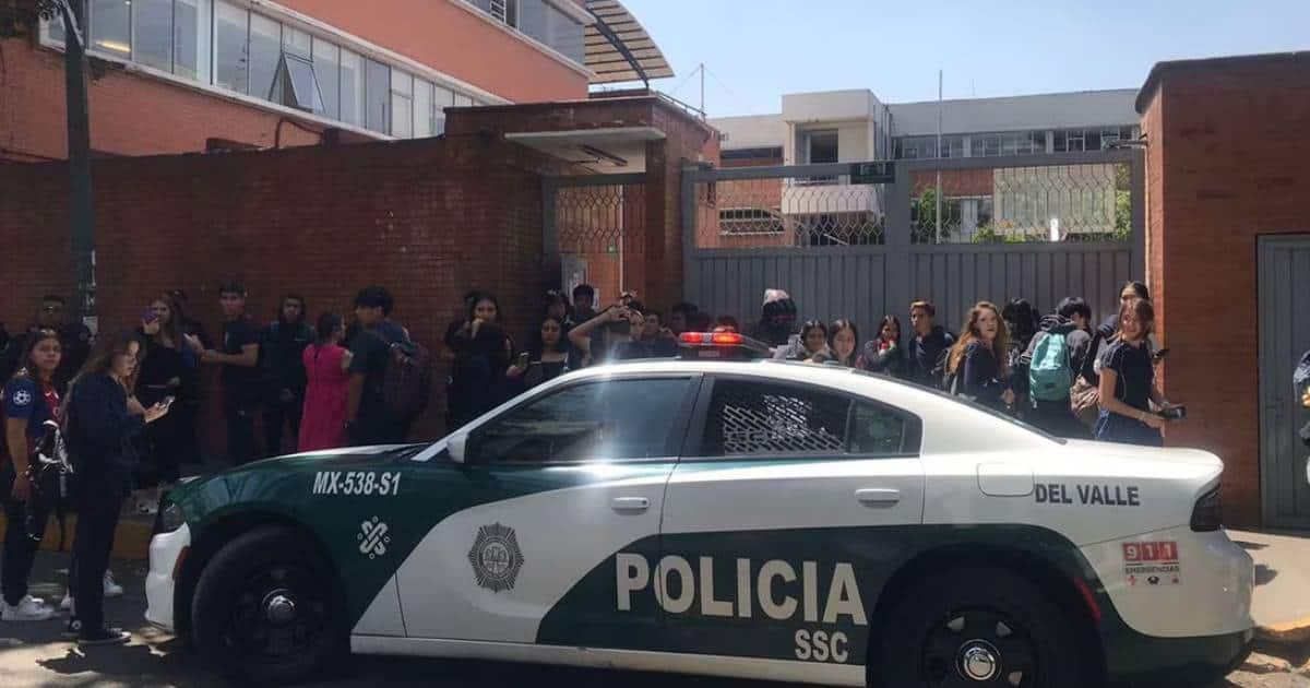 Desalojan prepa en Edomex por presunto ingreso de estudiantes armados