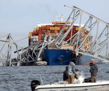 Continúa búsqueda de víctimas tras colapso de puente en Baltimore