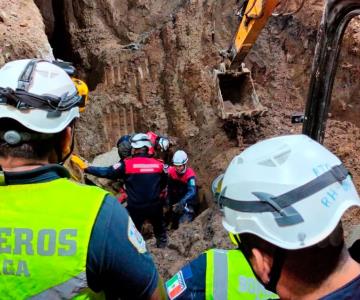 Mueren 2 trabajadores sepultados bajo 6 metros de tierra 