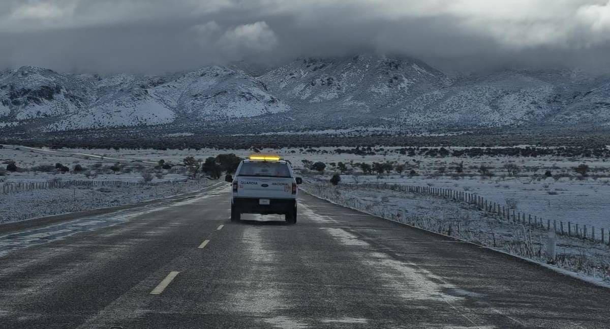 Alertan por caída de nieve y deslaves en carreteras de Sonora