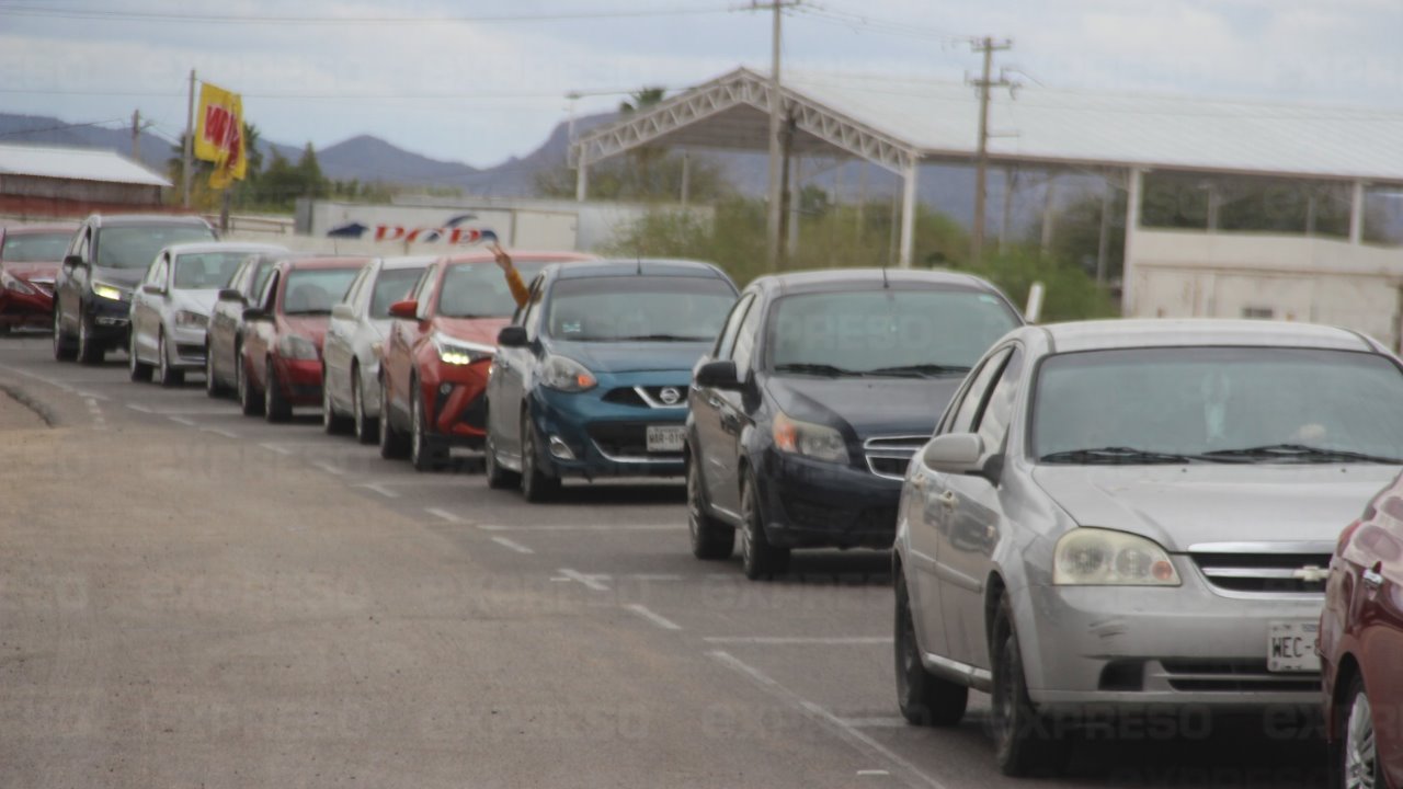Se registran largas filas en carreteras por regreso de vacacionistas