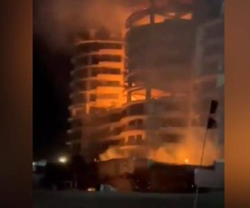 Se incendia edificio en Playa Brujas en Mazatlán, Sinaloa