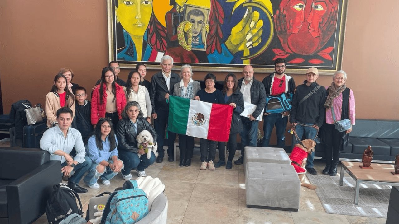 Cuerpo diplomático de México en Ecuador regresa con la frente en alto