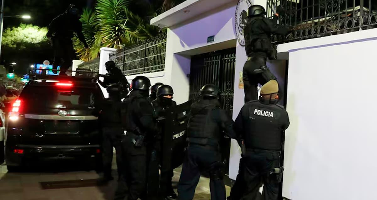 México cierra su Embajada en Quito