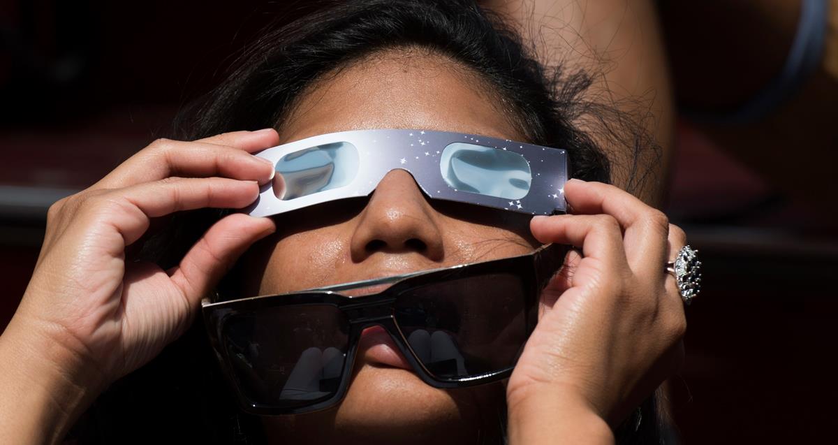 Aumentan búsquedas relacionadas con dolor de ojos tras eclipse solar