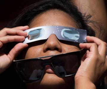 Aumentan búsquedas relacionadas con dolor de ojos tras eclipse solar