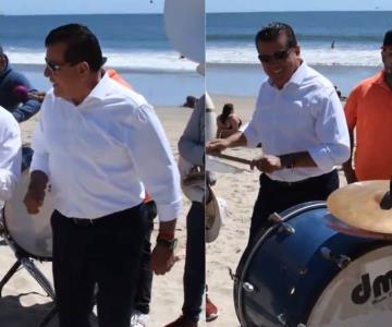 Embajador de Reino Unido baila al ritmo de música de banda en Mazatlán