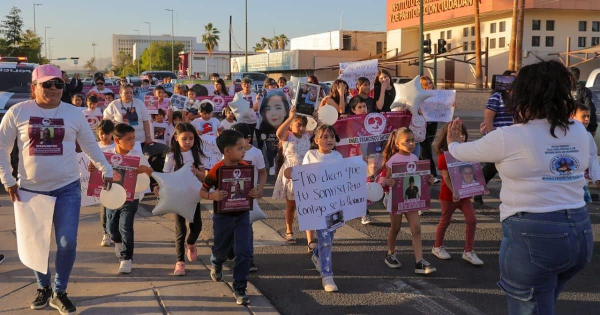 Hijos de madres y padres desaparecidos marchan en Hermosillo