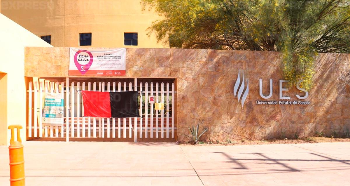 Sutues coloca banderas rojinegras en la Universidad Estatal de Sonora