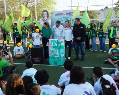 Jacobo Mendoza y Karina Zárate promueven cuidado al medio ambiente a los niños