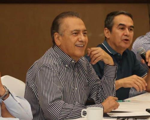 Manlio Fabio Beltrones promete mejoras en servicios médicos en Sonora