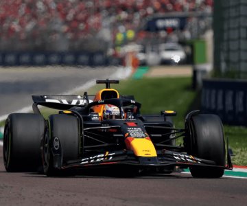 Gana Verstappen GP de Emilia-Romaña; Checo termina en octavo puesto