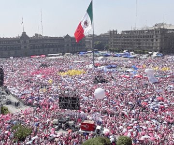 Marea Rosa llena el Zócalo; reportan 95 mil asistentes