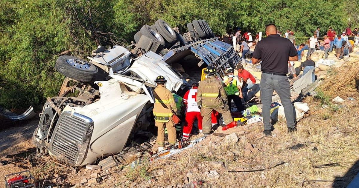 Volcamiento de tráiler en Guaymas deja un hombre gravemente lesionado