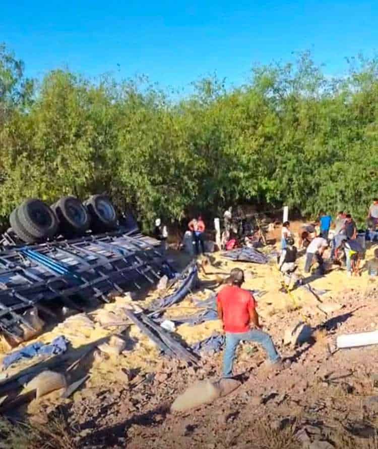 Volcamiento de tráiler en Guaymas deja un hombre gravemente lesionado