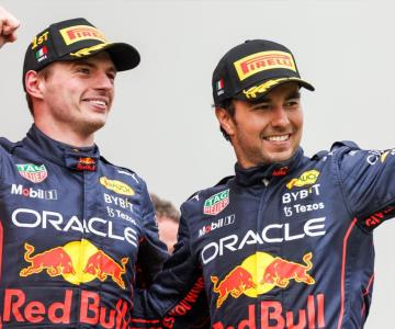 Max Verstappen sale en defensa de Checo Pérez