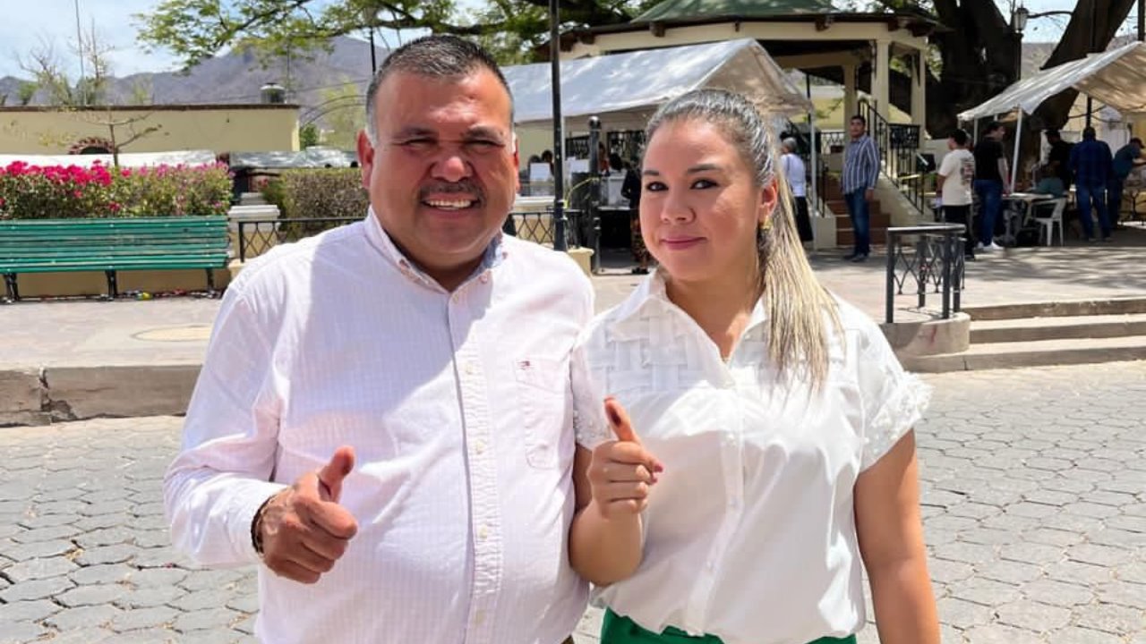 Víctor Balderrama emite su voto y llama a la ciudadanía a mostrar civilidad