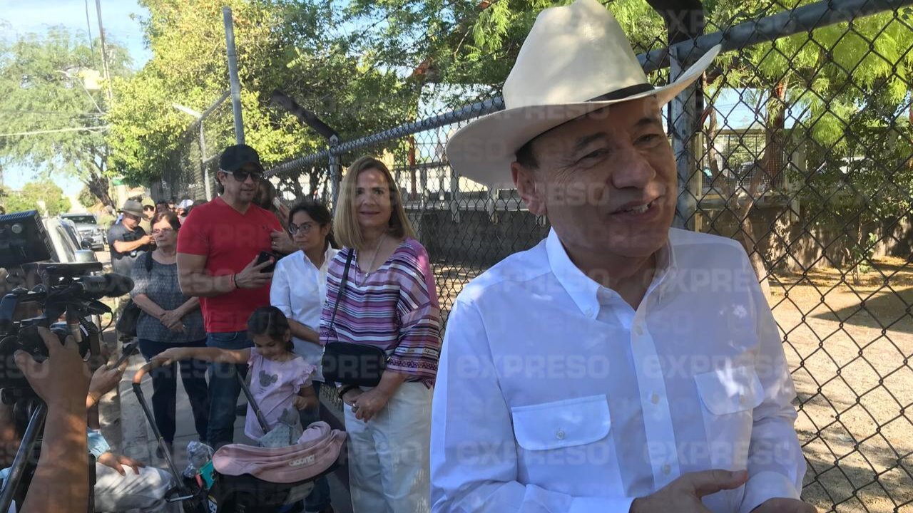 Gobernador Alfonso Durazo Montaño emite su voto