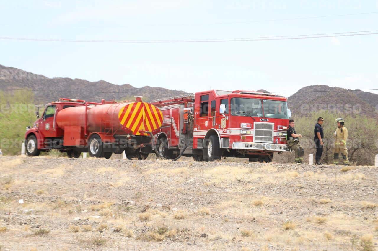 Cabina de trailer se convierte en cenizas en carretera Hermosillo-Guaymas
