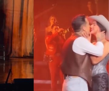 VIDEO | Christian Nodal y Ángela Aguilar se besan en público por primera vez