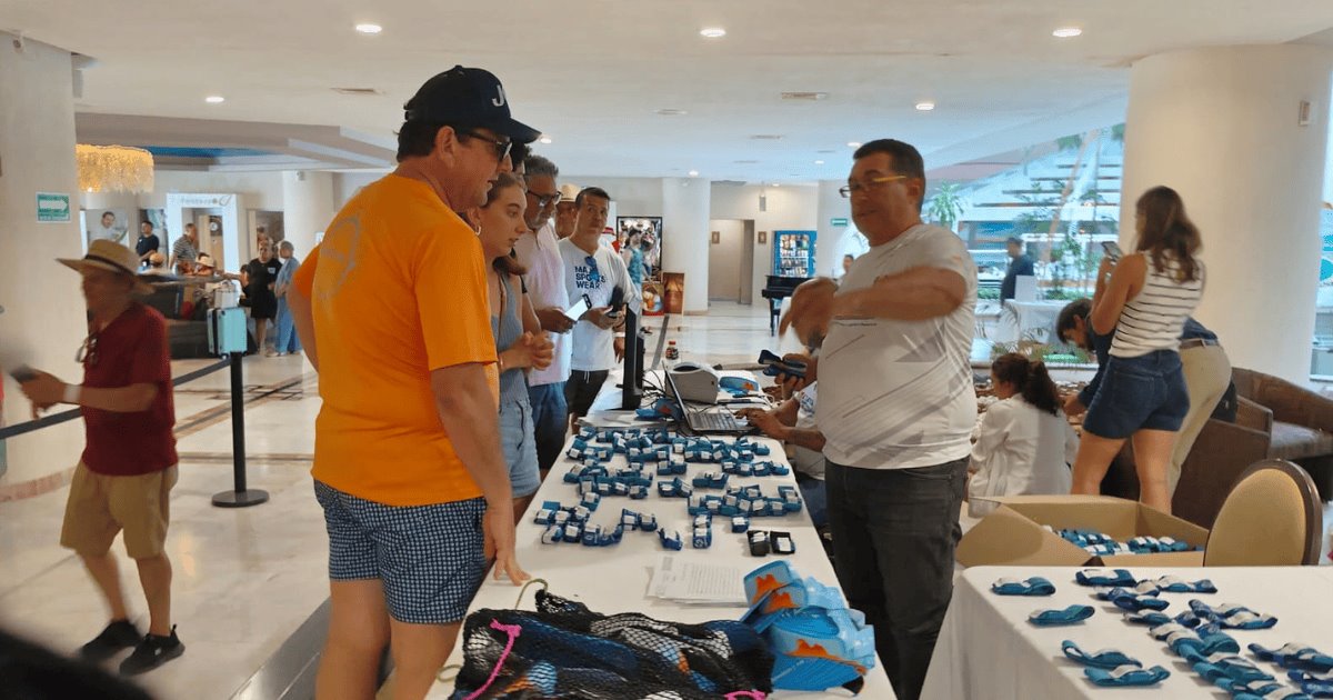 Atletas listos para el primer Cruce de Bahía Algodones en San Carlos