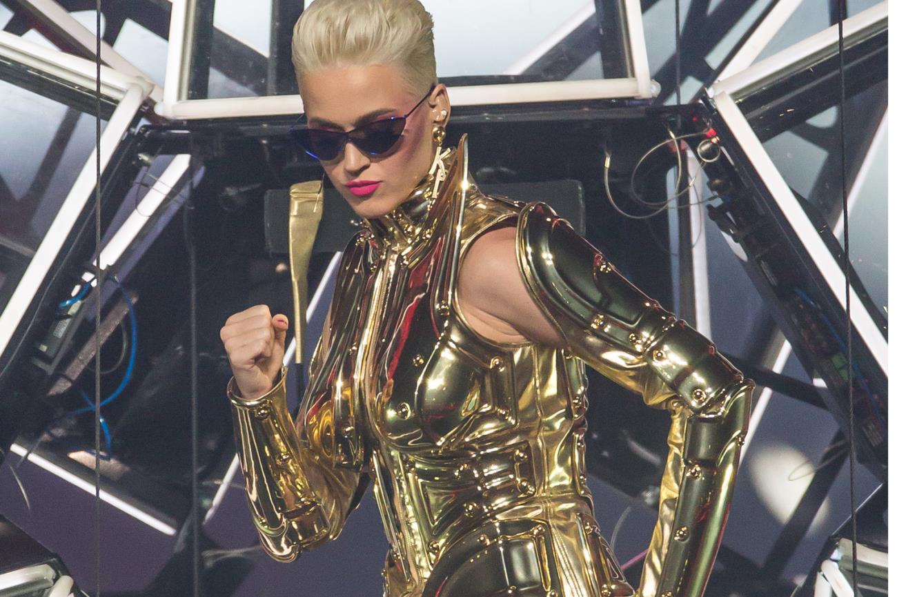La cantante Katy Perry fue acusada de acoso sexual
