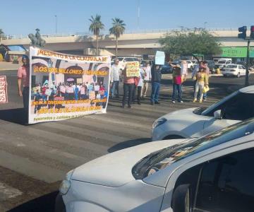 Jubilados y pensionados del Steus protestan en cruce de Encinas y Rosales