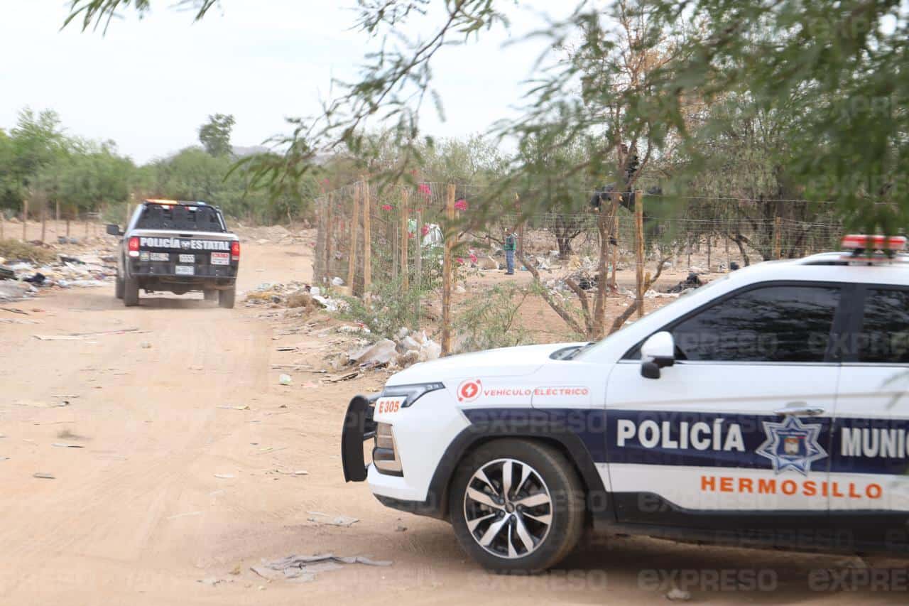 Bomberos de Hermosillo combaten incendio en la colonia La Choya